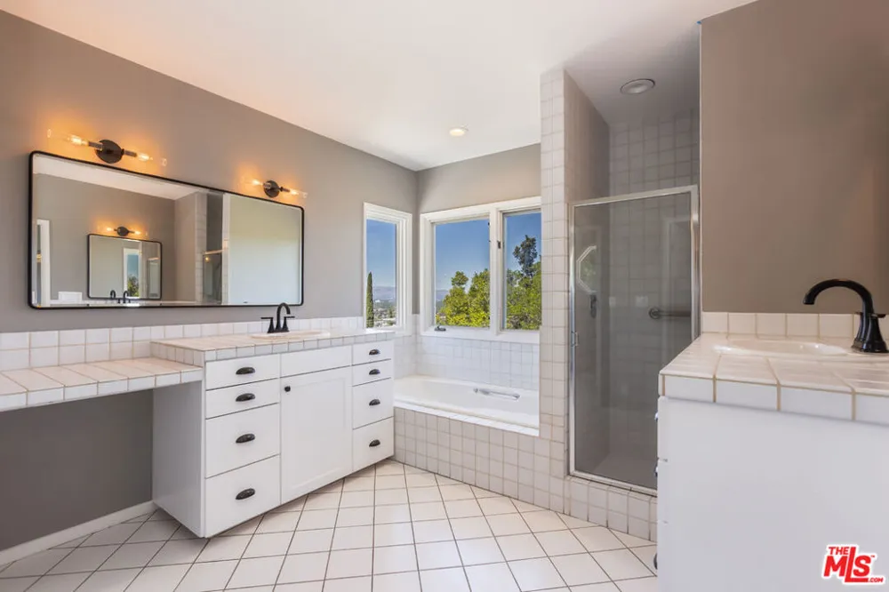 3661 Sunswept Drive Studio City, CA 91604