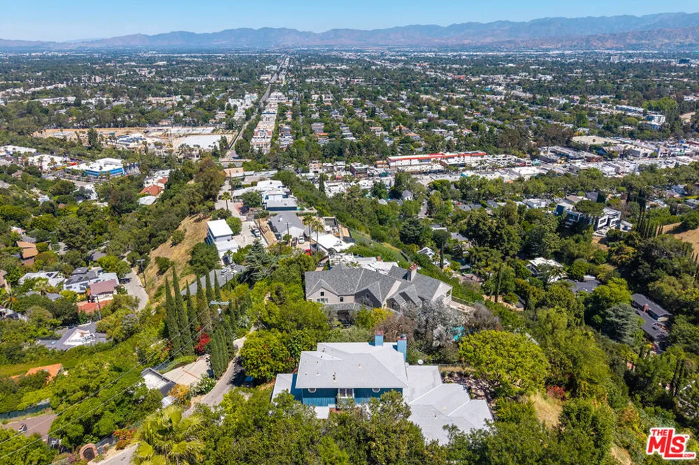 3661 Sunswept Drive Studio City, CA 91604