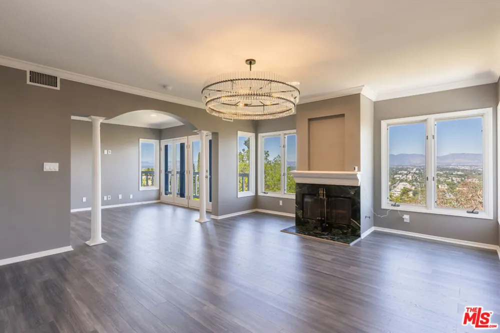 3661 Sunswept Drive Studio City, CA 91604