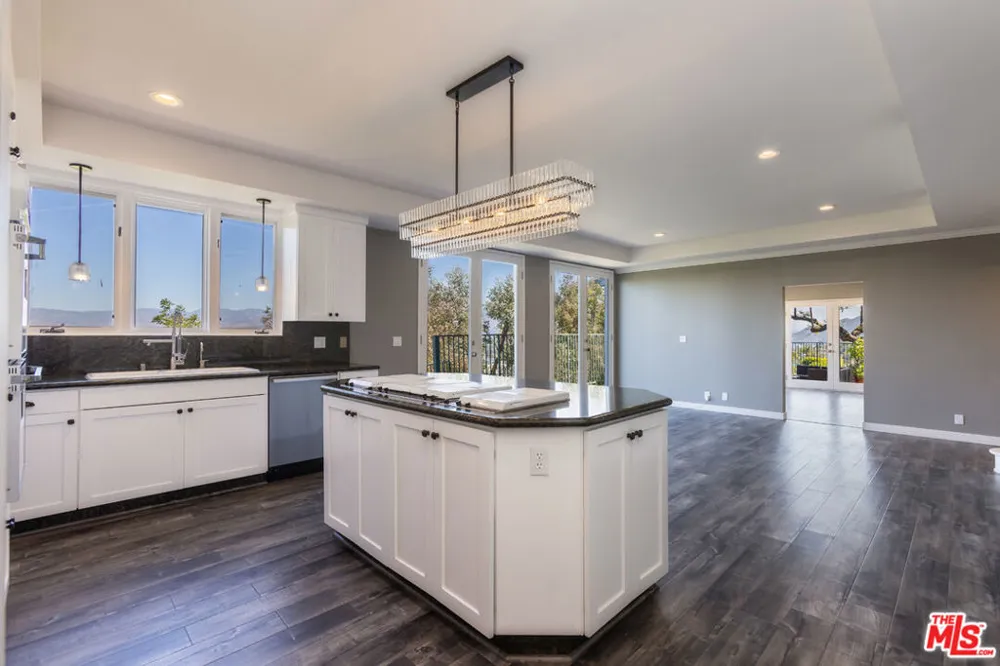 3661 Sunswept Drive Studio City, CA 91604