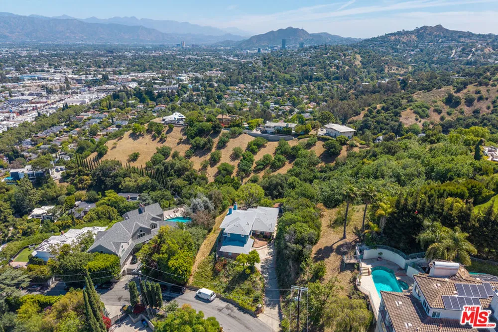 3661 Sunswept Drive Studio City, CA 91604