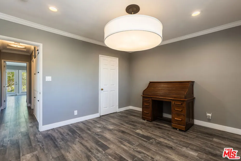 3661 Sunswept Drive Studio City, CA 91604