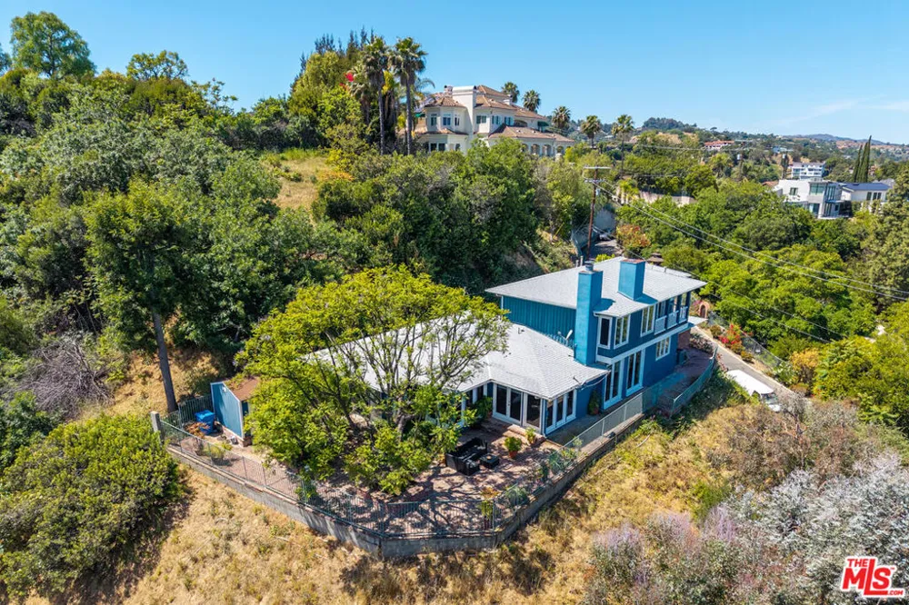 3661 Sunswept Drive Studio City, CA 91604