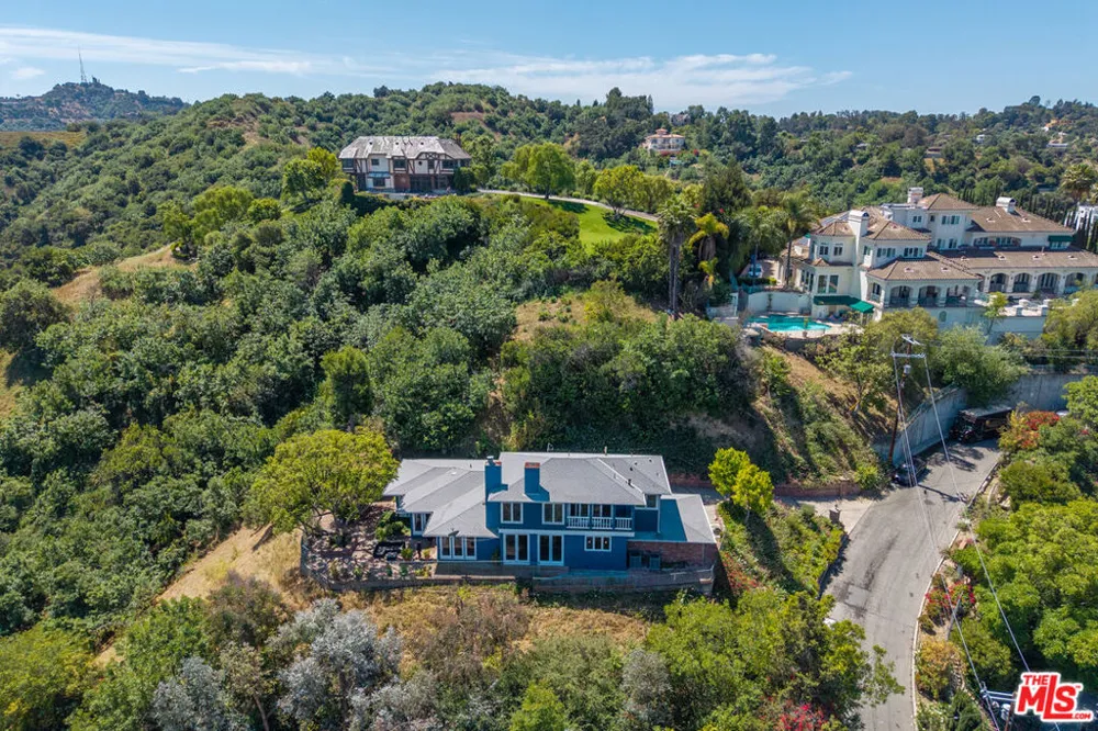 3661 Sunswept Drive Studio City, CA 91604