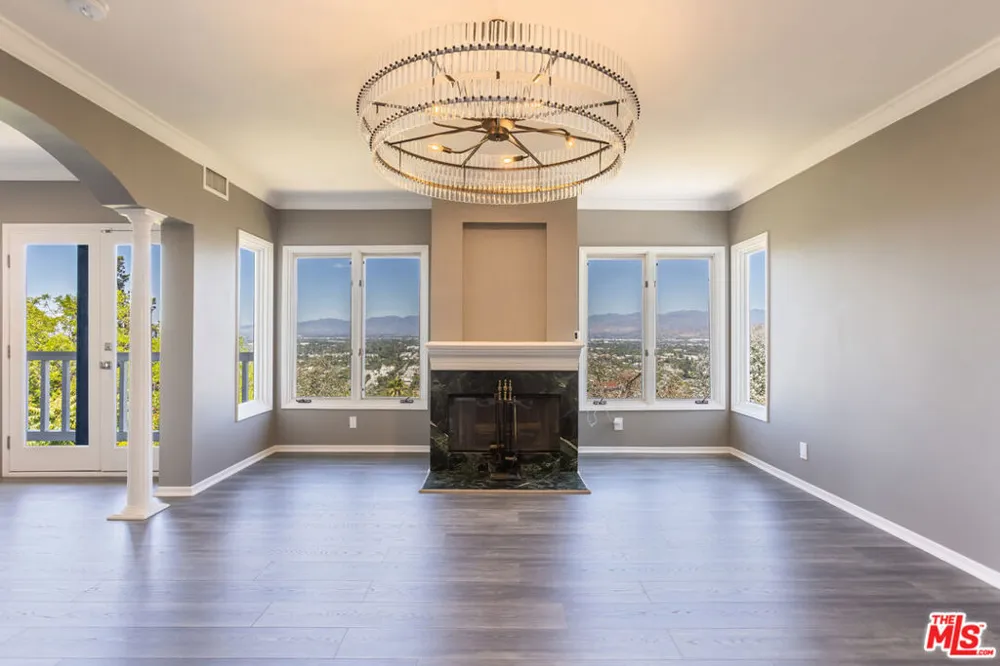 3661 Sunswept Drive Studio City, CA 91604