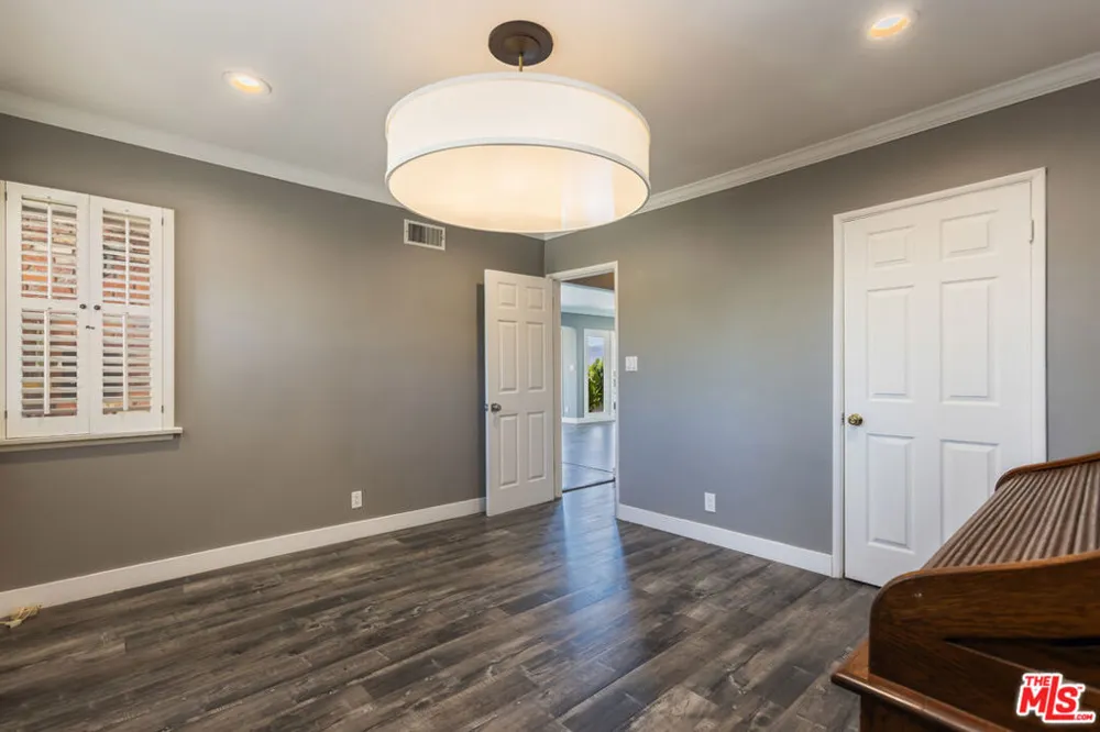 3661 Sunswept Drive Studio City, CA 91604