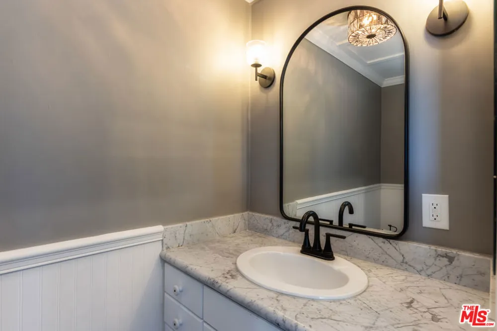 3661 Sunswept Drive Studio City, CA 91604
