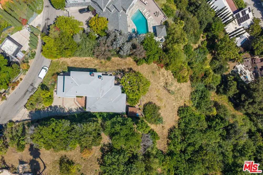 3661 Sunswept Drive Studio City, CA 91604