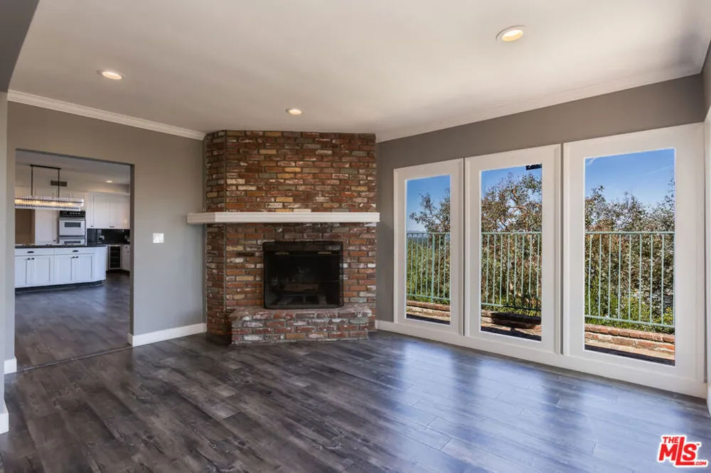 3661 Sunswept Drive Studio City, CA 91604
