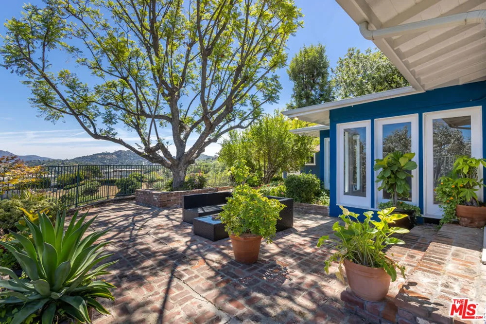 3661 Sunswept Drive Studio City, CA 91604