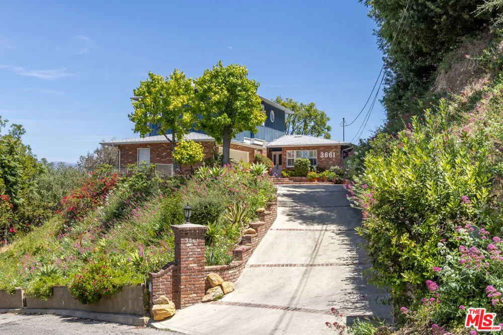 3661 Sunswept Drive Studio City, CA 91604