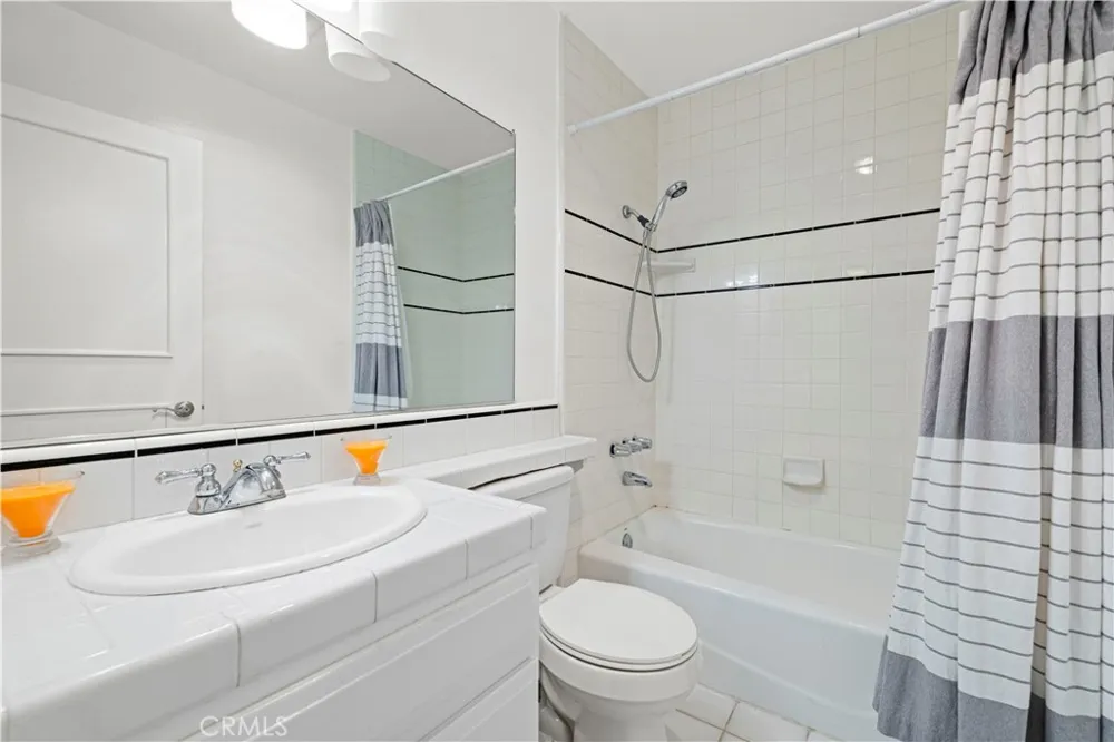15614 Crestview Lane #63 Granada Hills, CA 91344