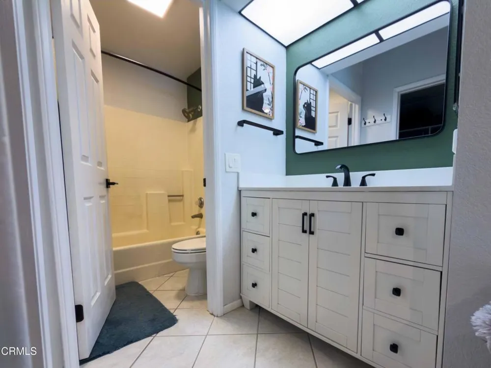 684 Sutton Crest Trail #TL107 Oak Park, CA 91377