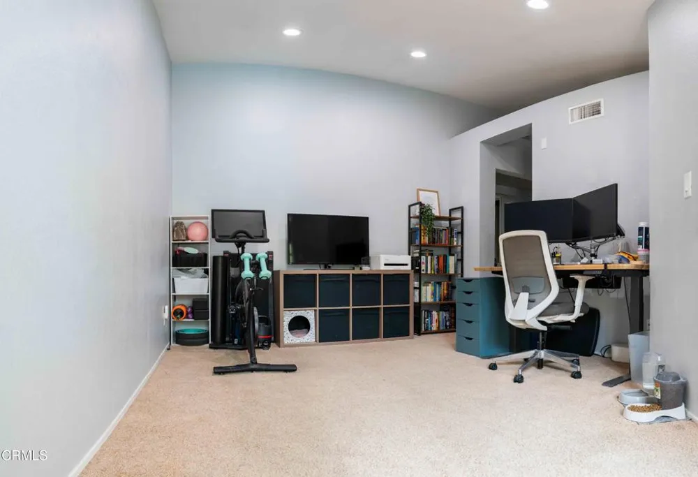 684 Sutton Crest Trail #TL107 Oak Park, CA 91377