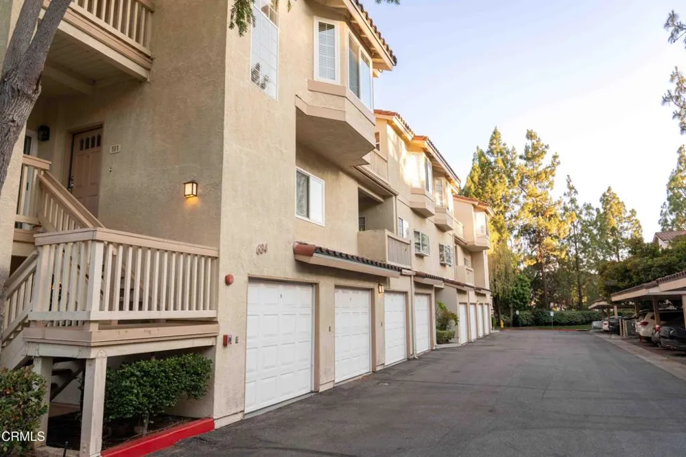 684 Sutton Crest Trail #TL107 Oak Park, CA 91377
