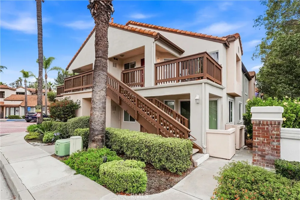 25274 Via Lido Laguna Niguel, CA 92677