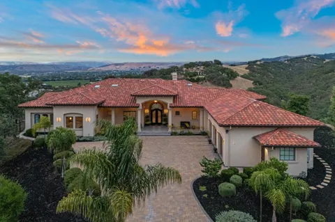 5 Winding Oaks Drive