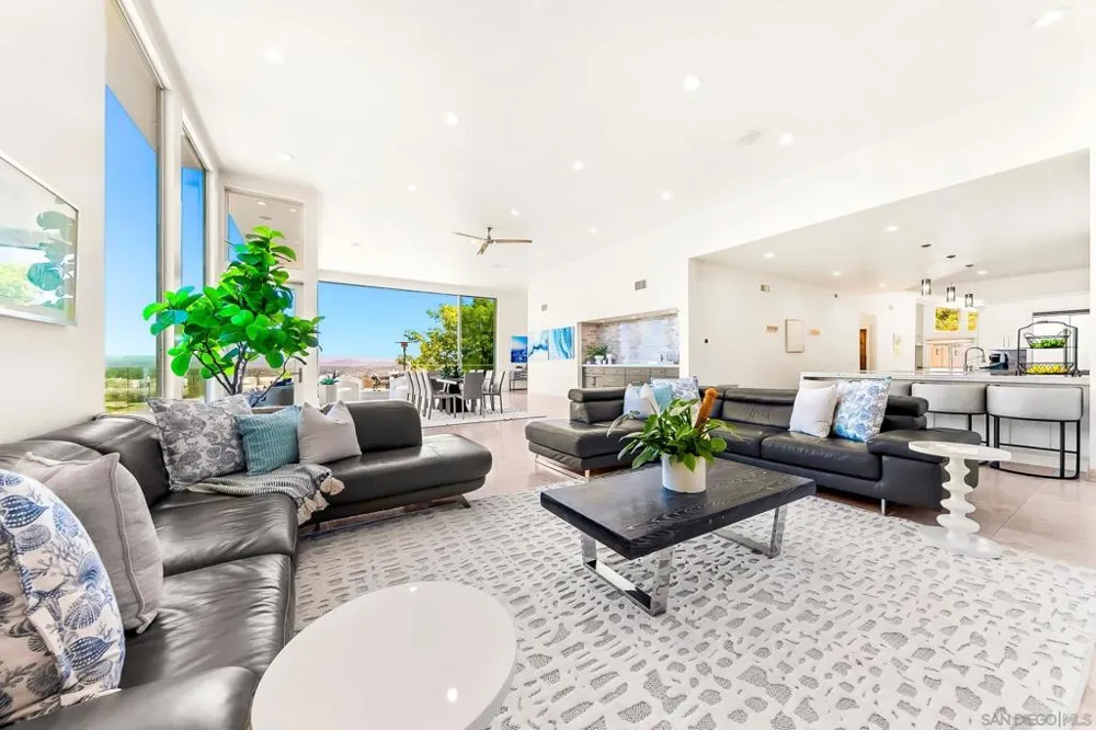 7256 Rue Michael La Jolla, CA 92037