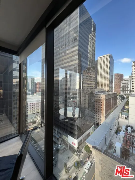 655 S Hope Street #1605 Los Angeles, CA 90017