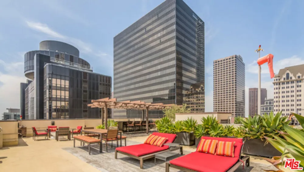 655 S Hope Street #1605 Los Angeles, CA 90017