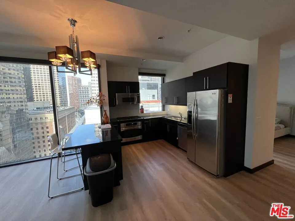 655 S Hope Street #1605 Los Angeles, CA 90017