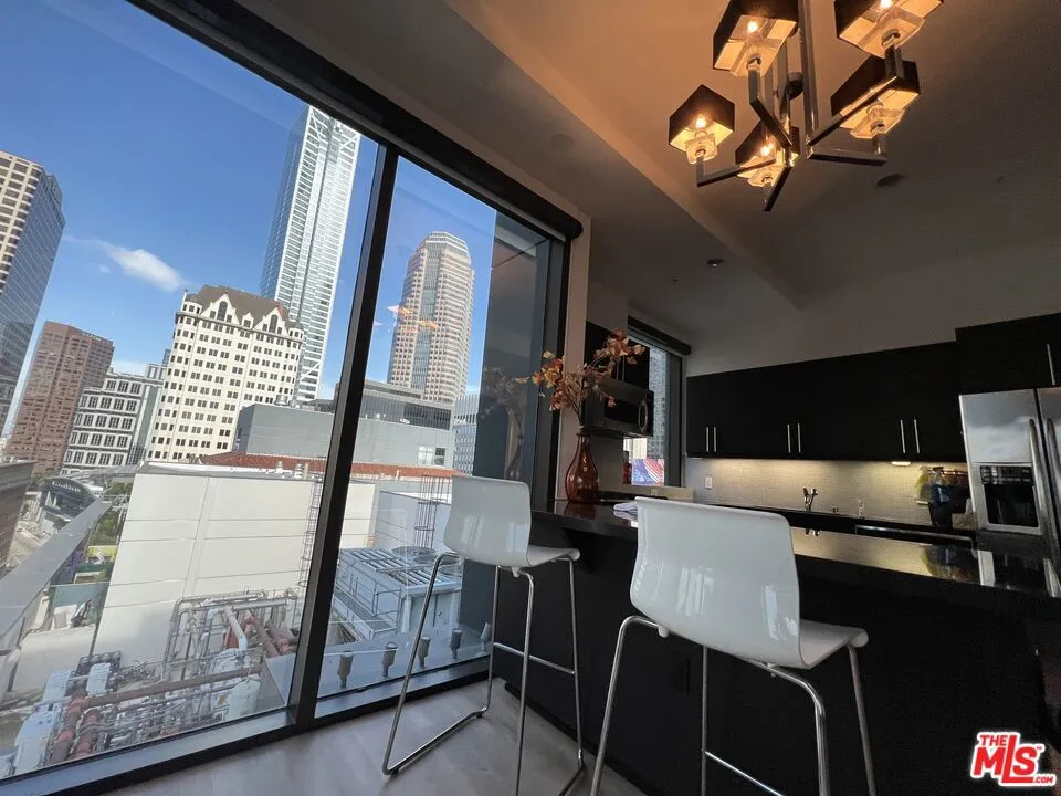 655 S Hope Street #1605 Los Angeles, CA 90017