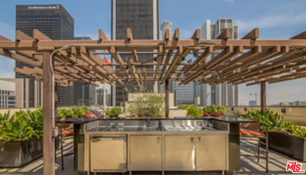 655 S Hope Street #1605 Los Angeles, CA 90017