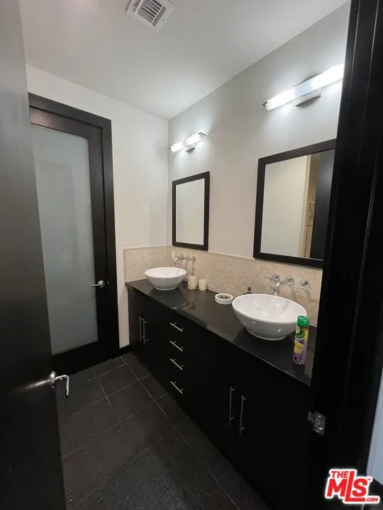 655 S Hope Street #1605 Los Angeles, CA 90017