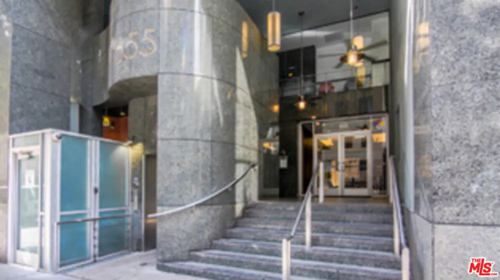 655 S Hope Street #1605 Los Angeles, CA 90017