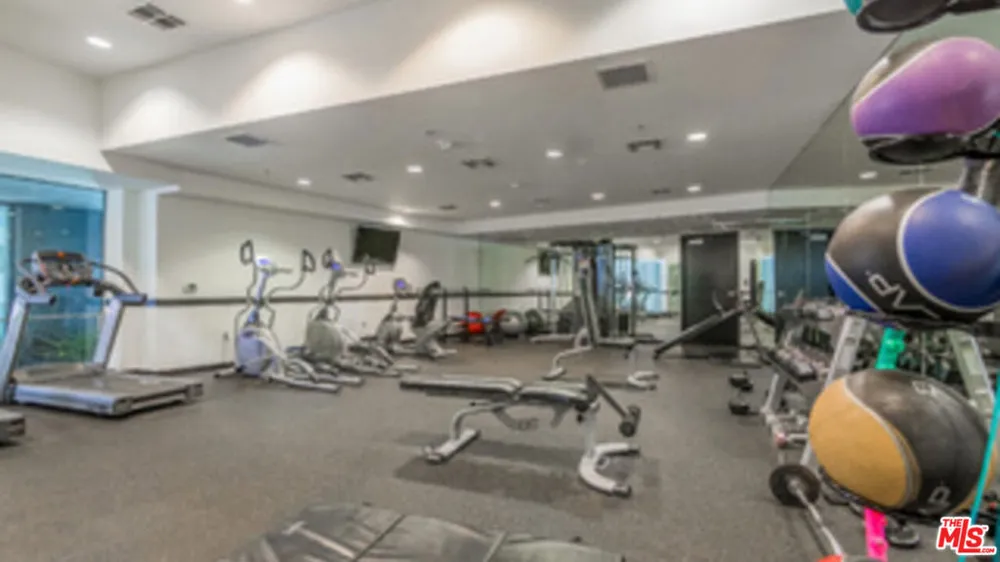 655 S Hope Street #1605 Los Angeles, CA 90017