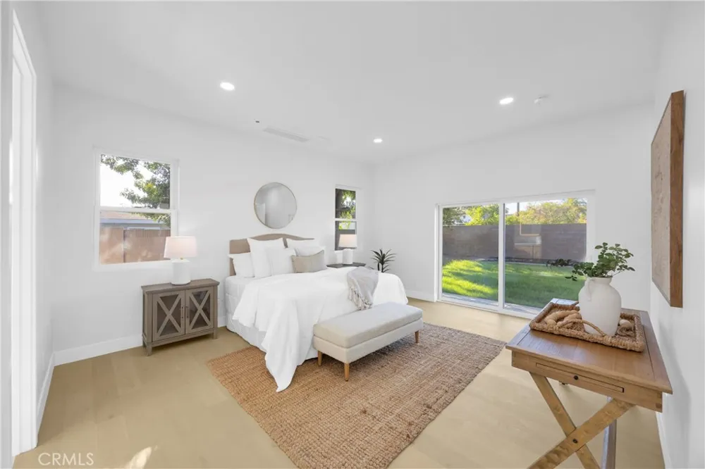 12151 Reagan Los Alamitos, CA 90720