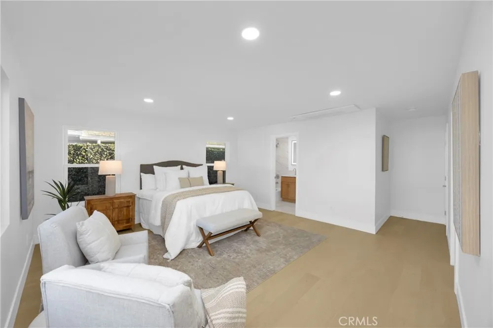12151 Reagan Los Alamitos, CA 90720