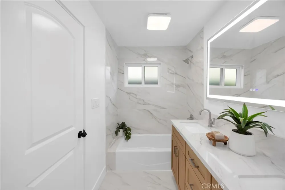 12151 Reagan Los Alamitos, CA 90720