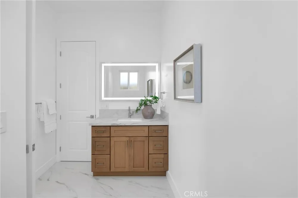 12151 Reagan Los Alamitos, CA 90720