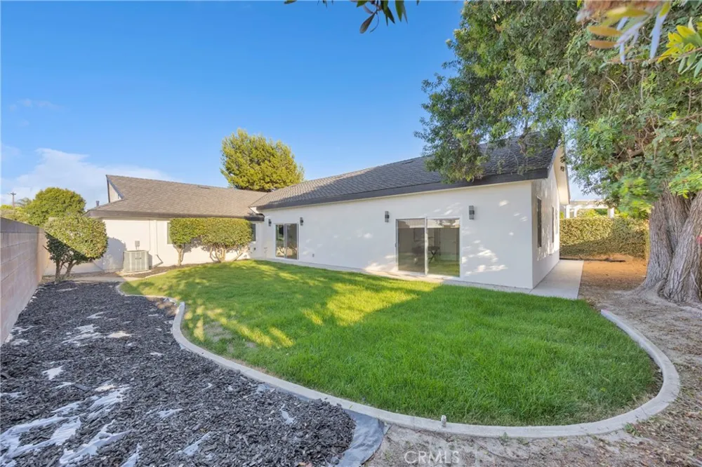 12151 Reagan Los Alamitos, CA 90720