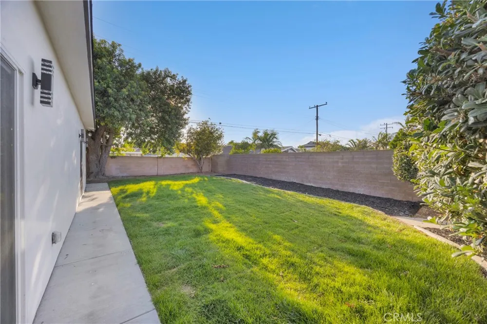 12151 Reagan Los Alamitos, CA 90720