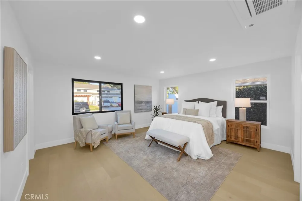 12151 Reagan Los Alamitos, CA 90720