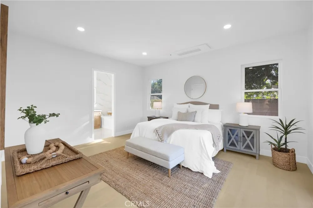 12151 Reagan Los Alamitos, CA 90720