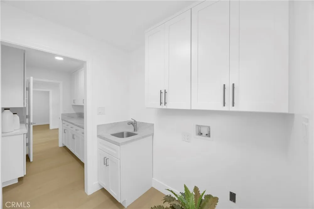 12151 Reagan Los Alamitos, CA 90720