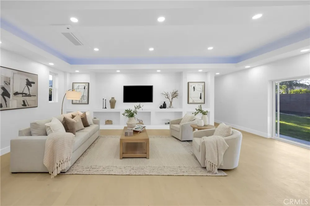12151 Reagan Los Alamitos, CA 90720