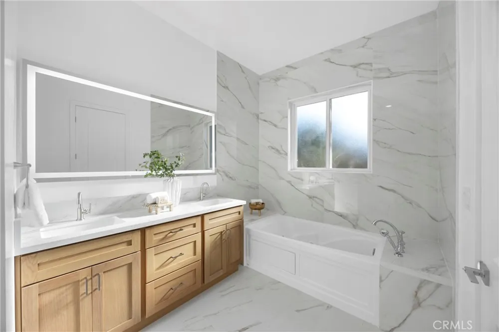 12151 Reagan Los Alamitos, CA 90720