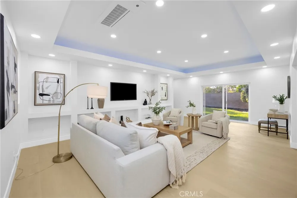 12151 Reagan Los Alamitos, CA 90720
