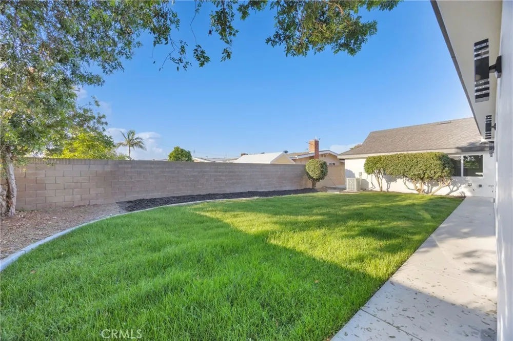 12151 Reagan Los Alamitos, CA 90720