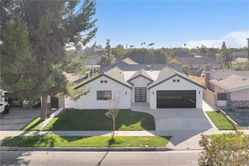 12151 Reagan Los Alamitos, CA 90720