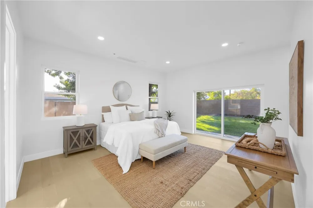 12151 Reagan Los Alamitos, CA 90720