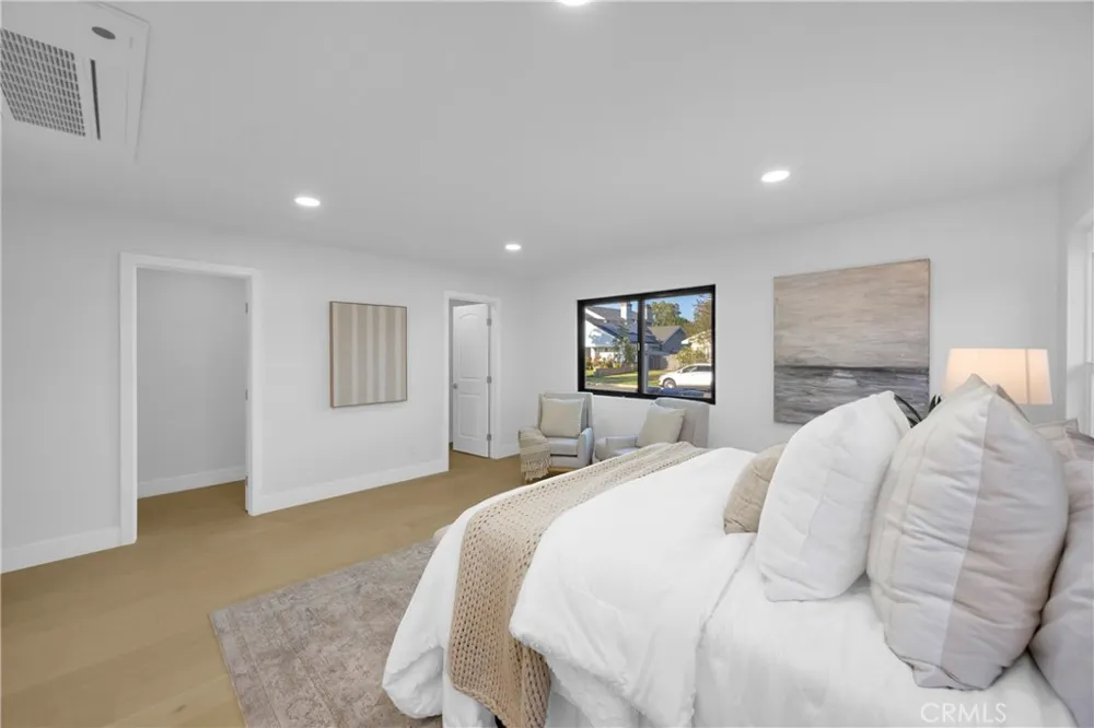 12151 Reagan Los Alamitos, CA 90720