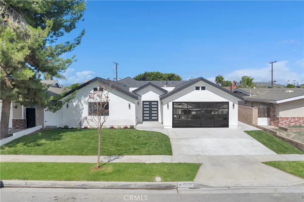 12151 Reagan Los Alamitos, CA 90720