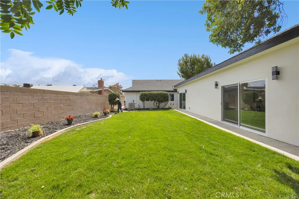 12151 Reagan Los Alamitos, CA 90720