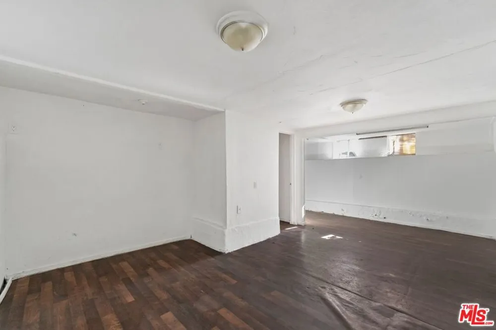 1121 S Serrano Avenue Los Angeles, CA 90006