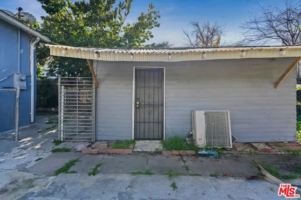 1121 S Serrano Avenue Los Angeles, CA 90006